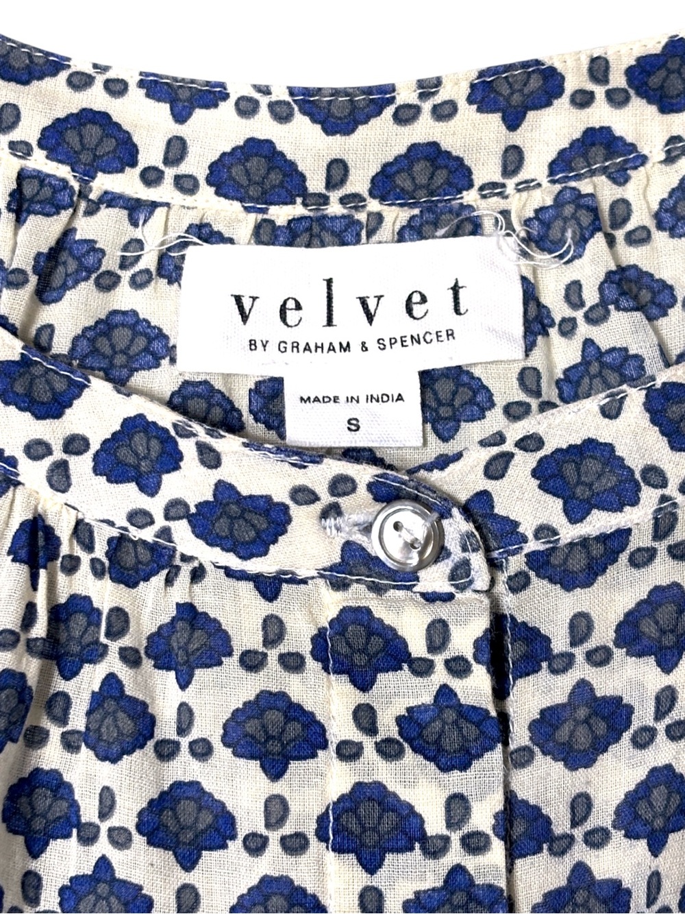 Velvet By Graham & Spencer Blue White Abstract Print Button Front 3/4 Sleeve Top - Picture 11 of 14